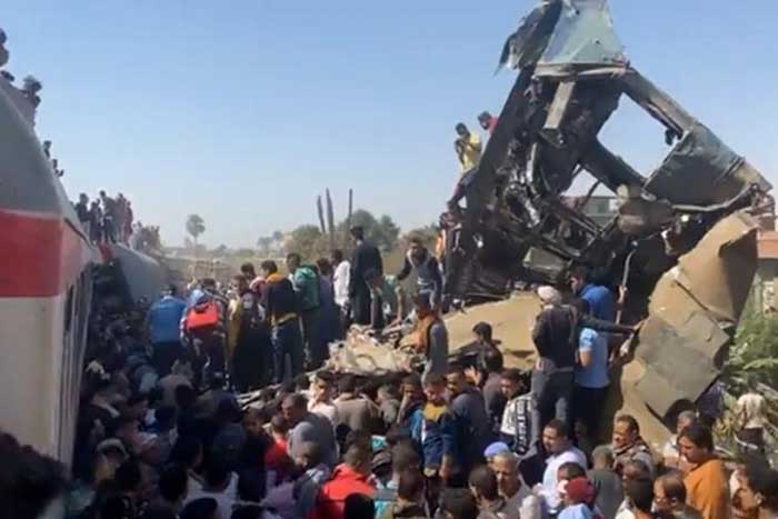 埃及火车相撞致32死