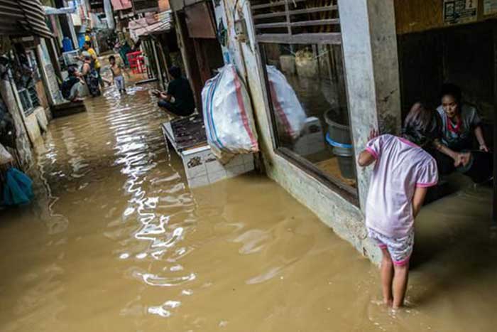 马来由村（kampung Melayu）民相信高跷屋乃减少洪水影响的解决方案