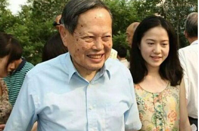98岁杨振宁，同意嫩妻改嫁，遗嘱分配曝光