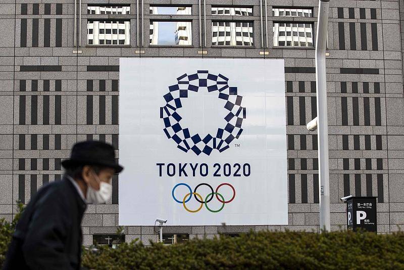部长自杀，酒与避孕套争议：东京奥运会准备得如何了？