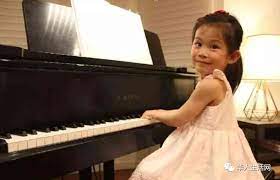 3岁华裔女童将登卡内基演奏，学琴仅6个月