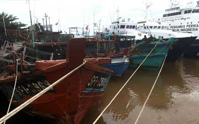 印尼海事渔业部巡逻艇扣押19艘非法渔船