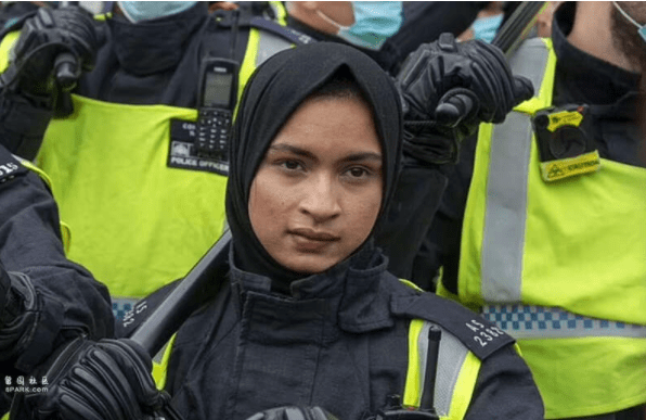 英国一受表彰的女警察 疑是“叙利亚圣战 极端分子”？