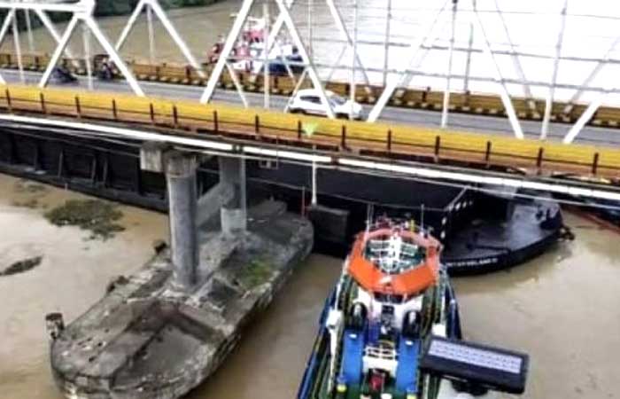东加里曼丹地方议会要求索赔对撞毁玛哈坎桥杆的公司