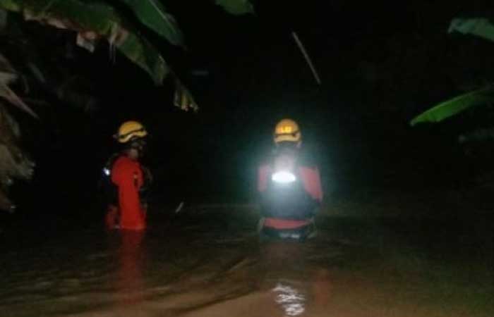国家搜救局为鲁勿洪水灾民开展搜救行动