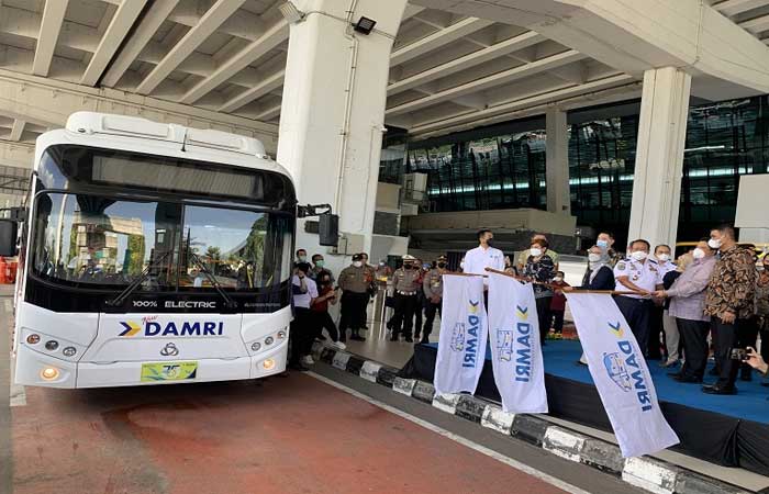Damri 在苏加诺 - 哈达国际机场测试电动巴士
