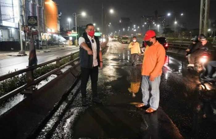 首都地方议会要求阿尼斯更加关注雅加达受损道路