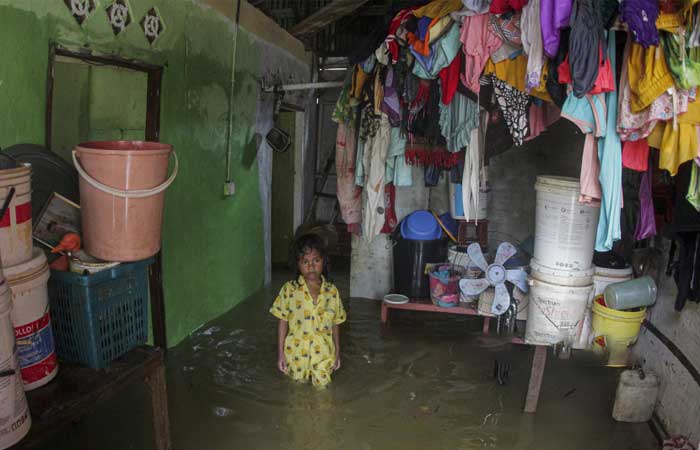 巴淡岛一些住宅区被洪水淹没