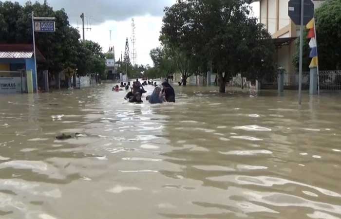 北亚齐洪水，3 名居民死亡，31,843 名居民被迫疏散