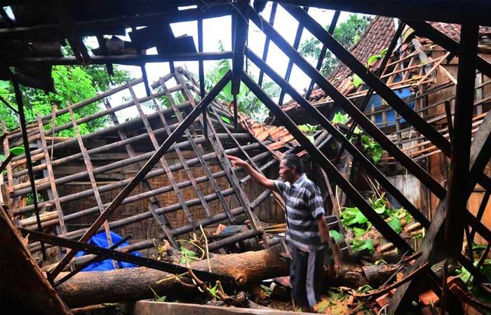 丁雅律两栋房屋在强风灾害中受损