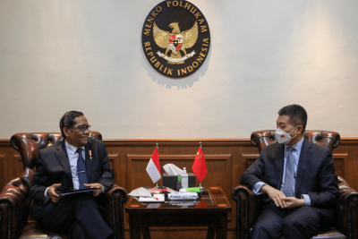 陆慷大使到任拜会印尼政治法律安全统筹部长马福德