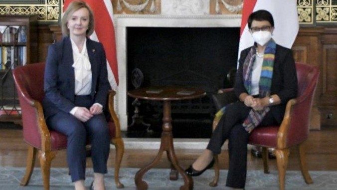 印尼-英国举行双边会晤