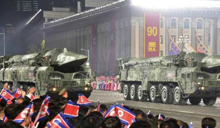 朝鲜阅兵：洲际导弹高超音速武器亮相