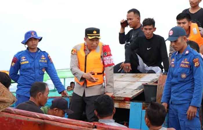 用炸弹捕鱼，八名渔民在锡默卢被捕，过程影片曝光！