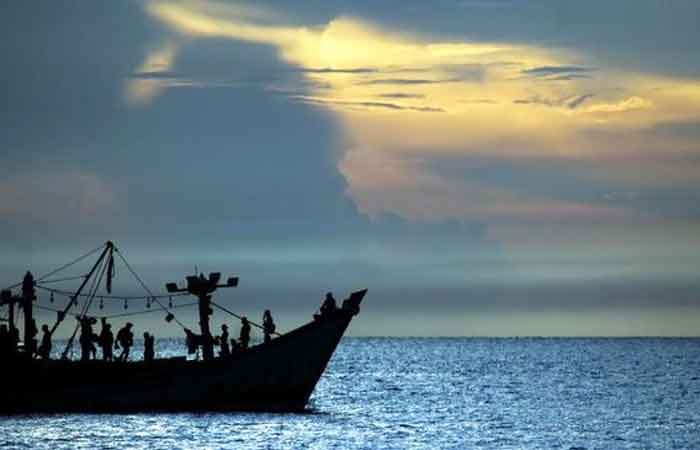 北马鲁古德纳德海域发生沉船事件 船上有10名渔民 国家搜救机构已赶往营救