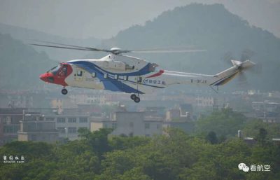 中国13吨级大型直升机AC313A成功首飞