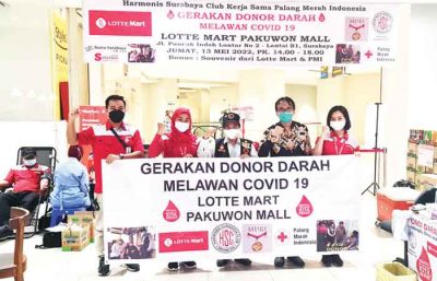 泗水和谐俱乐部与Lotte Mart Pakuwon  Mall 举行献血活动