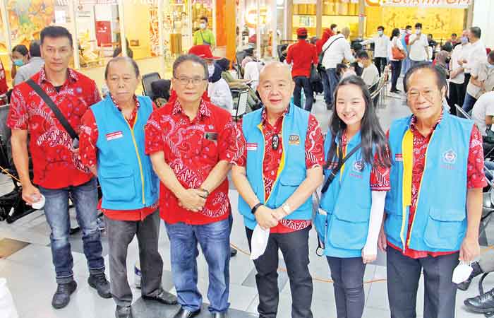 万隆华族关怀团队举行第七次巡回献血活动