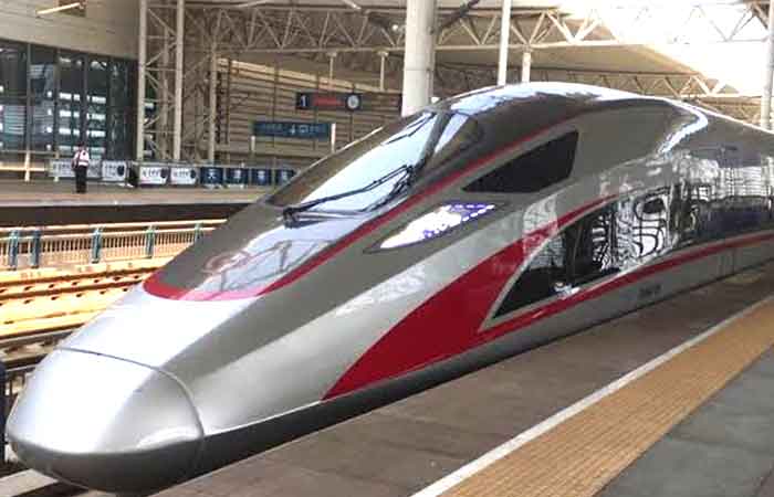 雅万高铁电动列车运抵国门 印中高铁公司：献给祖国的大礼