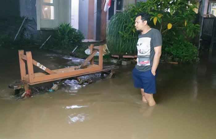 受洪水影响，芝普达居民要求完成路堤修复工程