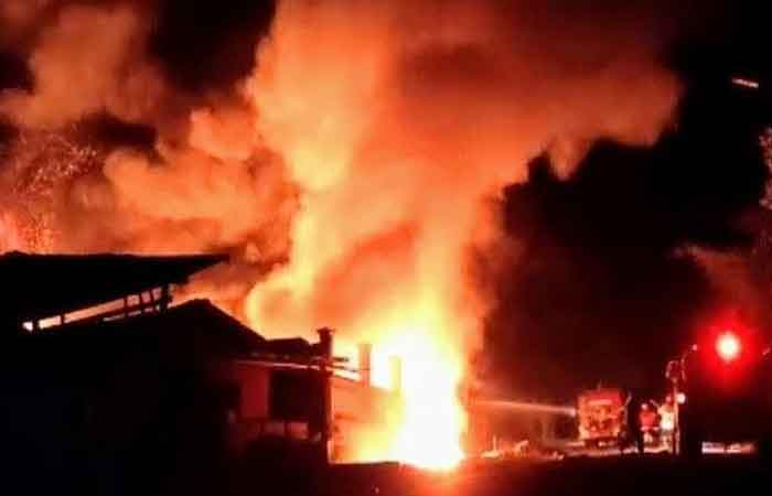 三宝垄储存燃料油房屋被大火侵蚀后毁灭一旦！