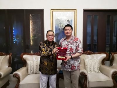 张敏总领事会见印尼华裔总会总主席一行