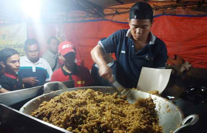 了解自 1958 年以来雅加达 Kebon Sirih 地区传奇美食羊炒饭