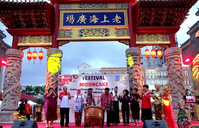 印尼华裔总会妇女部庆祝中秋节 雅加达东区市长主持庆祝会开幕
