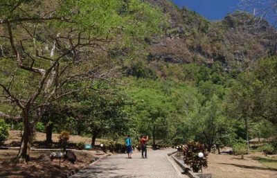南苏拉威西岛庞卡杰内的 Sumpang Bita 古老公园之美