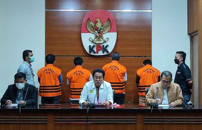 肃贪委拘捕收受十亿盾贿款的现任东爪哇地方议会副议长