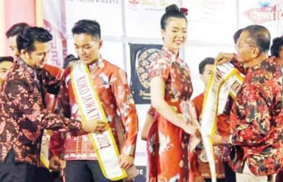东爪哇省副省长埃米尔要求“2022俊哥靓女”保护文化多样性