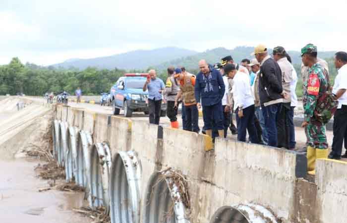 古邦县洪水，东努沙登加拉省长承诺搬迁和建造水坝