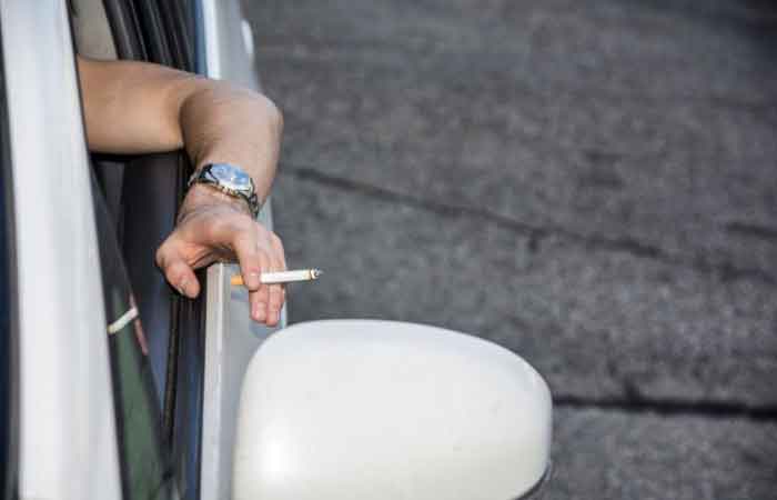 驾车时仍然吸烟，小心可被罚款 750,000 盾