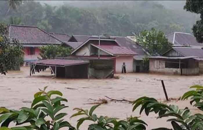 拉哈特山洪暴发在 3 个村庄、3,000 名居民受灾、1 名儿童遇难