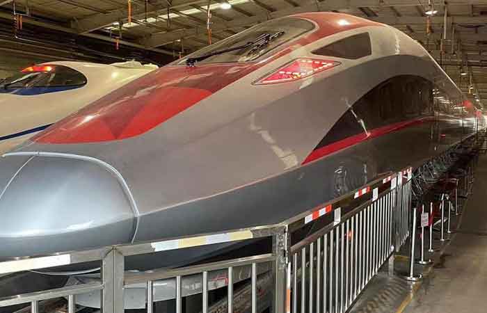 印中高铁公司培训雅万高铁机师 在操作动车组模拟器各程序必须能过