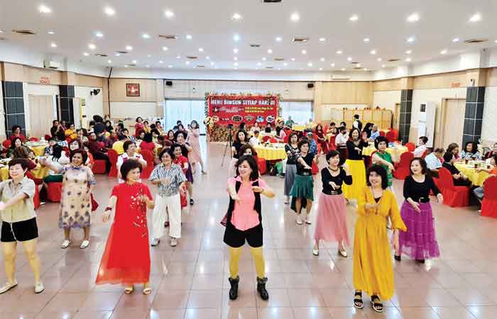 棉兰发发银会举行欢庆三八国际妇女节舞宴会