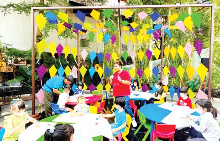 全宝椰风大商场举行儿童涂彩风筝创意与制作活动