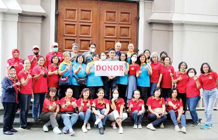 万隆华族关怀团队举办巡回献血活动
