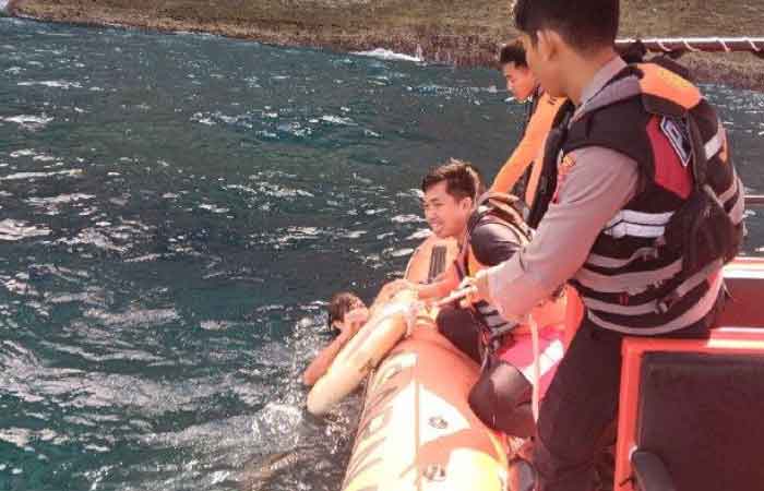 追海龟下海，法国游客被困阿图海滩珊瑚崖 4 小时