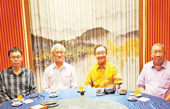 新加坡知名学者林纬毅博士访问印尼