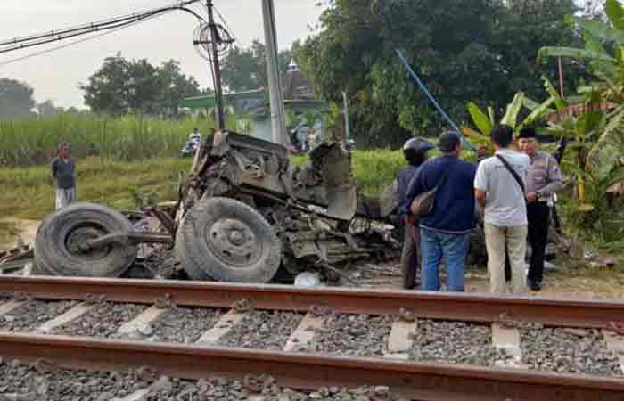 东爪哇省绒望县发生列车事故 当局承认茉莉芬有127个平交道没人看