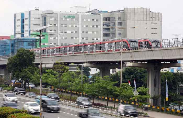 大雅加达轻轨无需驾驶员运行 印尼火车公司保证乘客安全