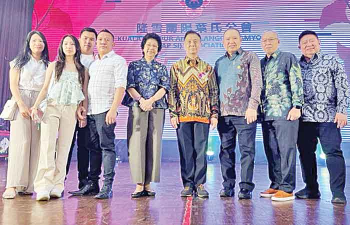 叶纪鳌率团出席马来西亚隆雪南阳叶氏公会55周年纪念庆典