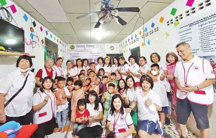 棉兰三家慈善团体捐献食物品给感化院孤儿院