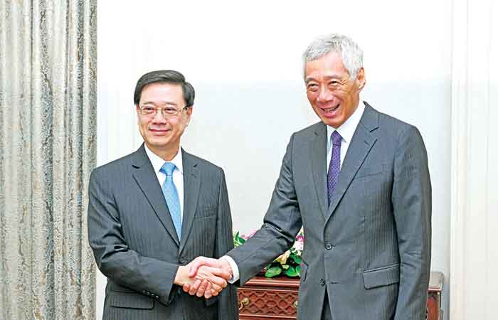 李家超与新加坡总理李显龙会面