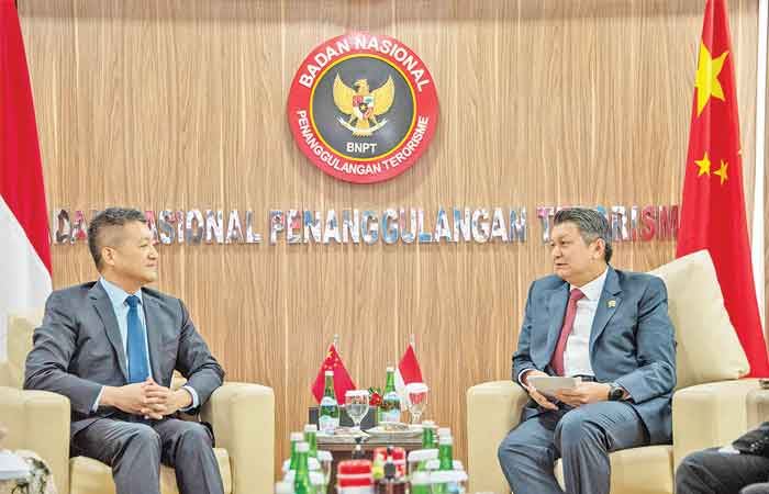 陆慷大使拜会印尼国家反恐局里戈局长