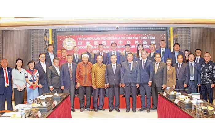 中国贸促会会长任鸿斌率团访印尼中华总商会