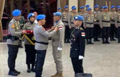 印尼第四维和部队返抵祖国 完成和平使命 荣誉警察服务勋章