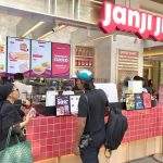 印尼年轻人将30%经济花费在餐饮和闲逛上