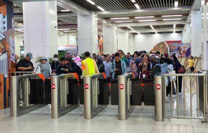 雅万高铁单日乘客突破2.1万人 打破最高纪录 入座率达98.5%至
